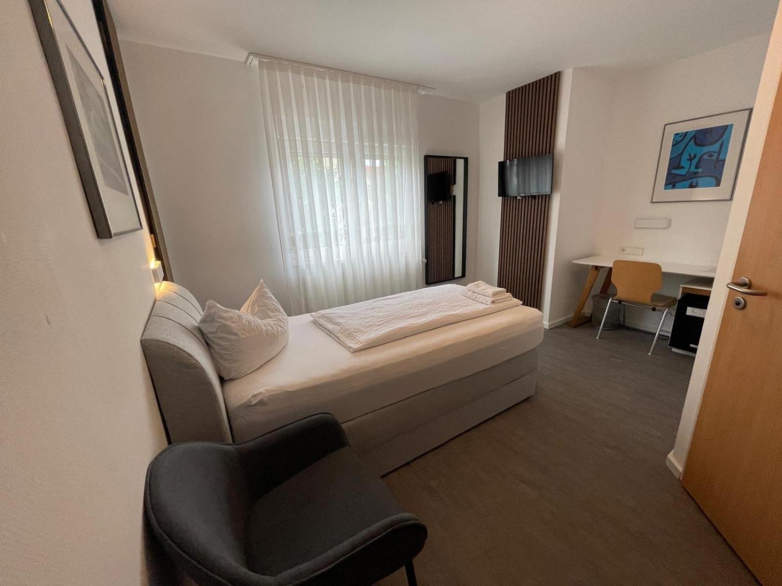 Hotel Loewen Kusterdingen Екстериор снимка
